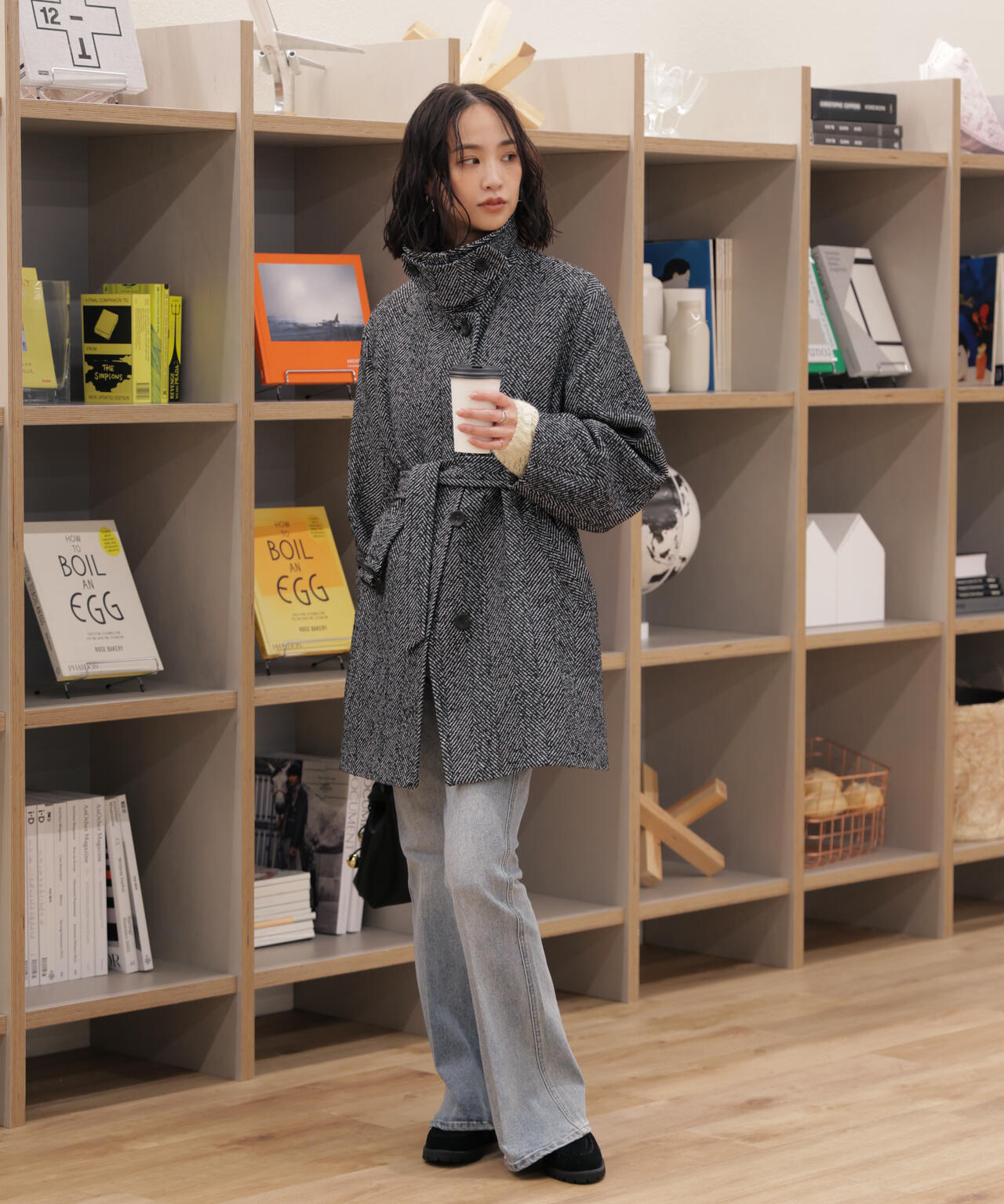 スタンドカラーミドル丈ツイードコート