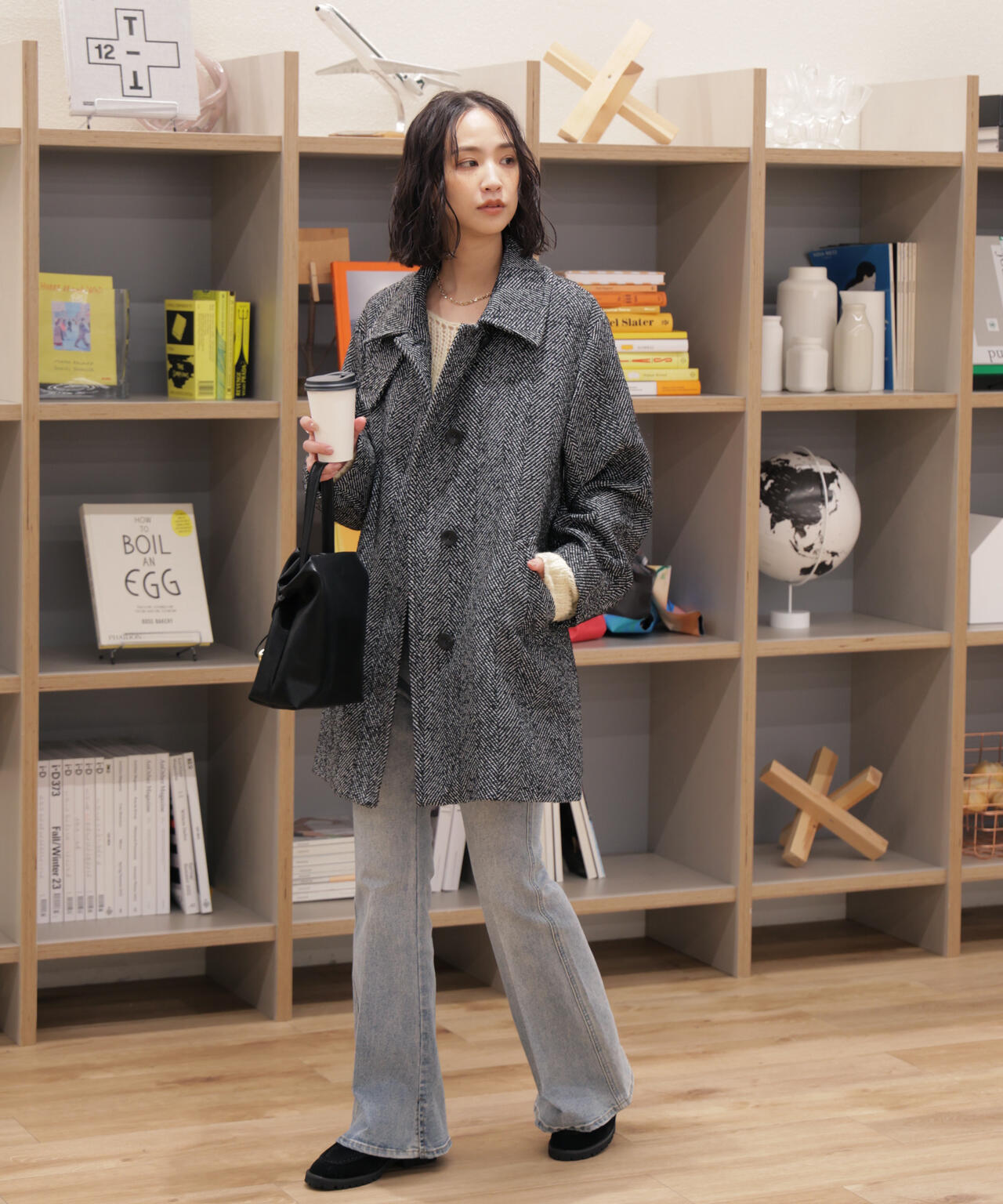 スタンドカラーミドル丈ツイードコート