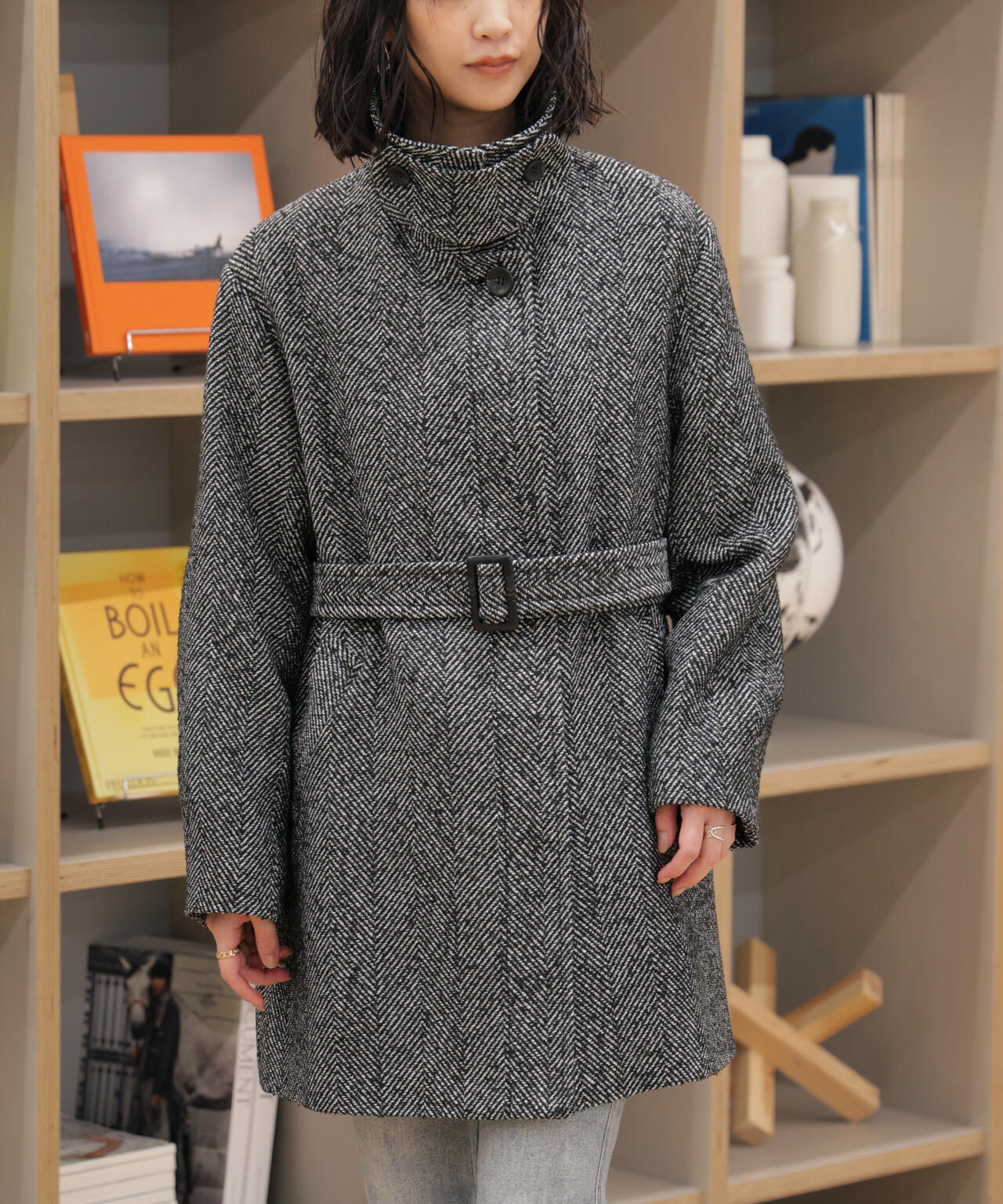 スタンドカラーミドル丈ツイードコート