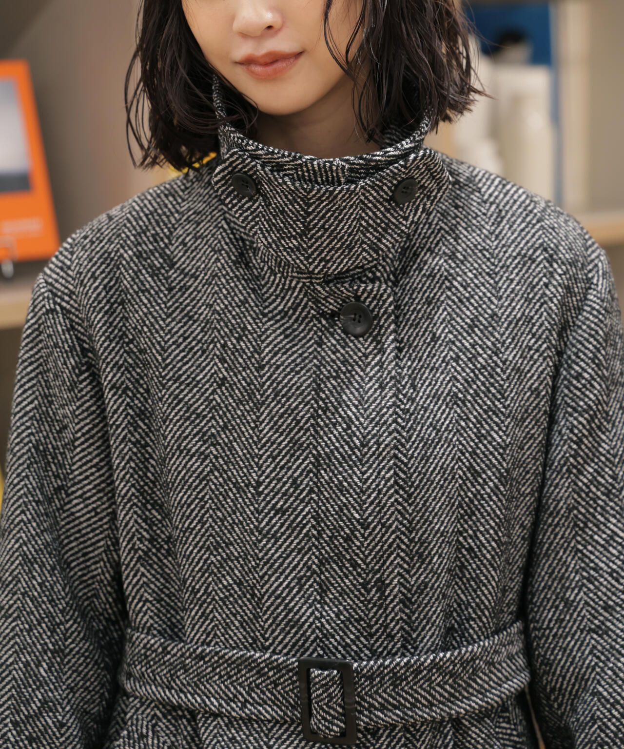 スタンドカラーミドル丈ツイードコート