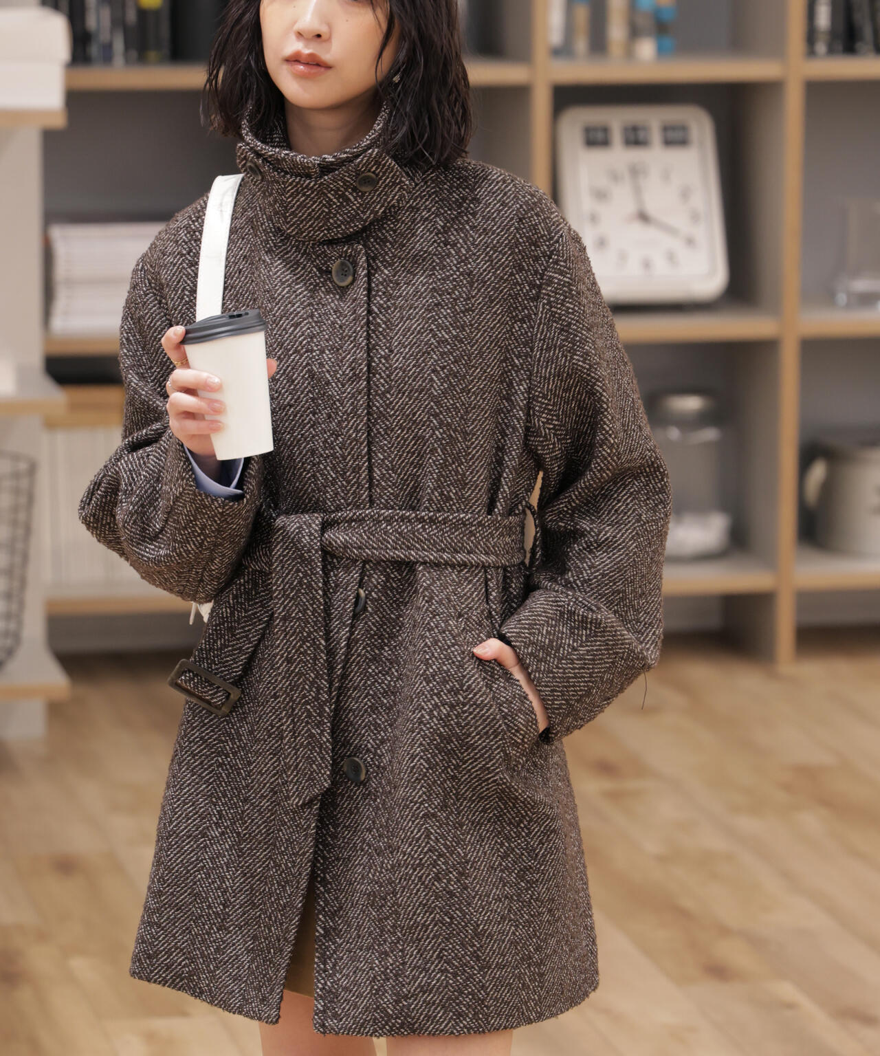 スタンドカラーミドル丈ツイードコート