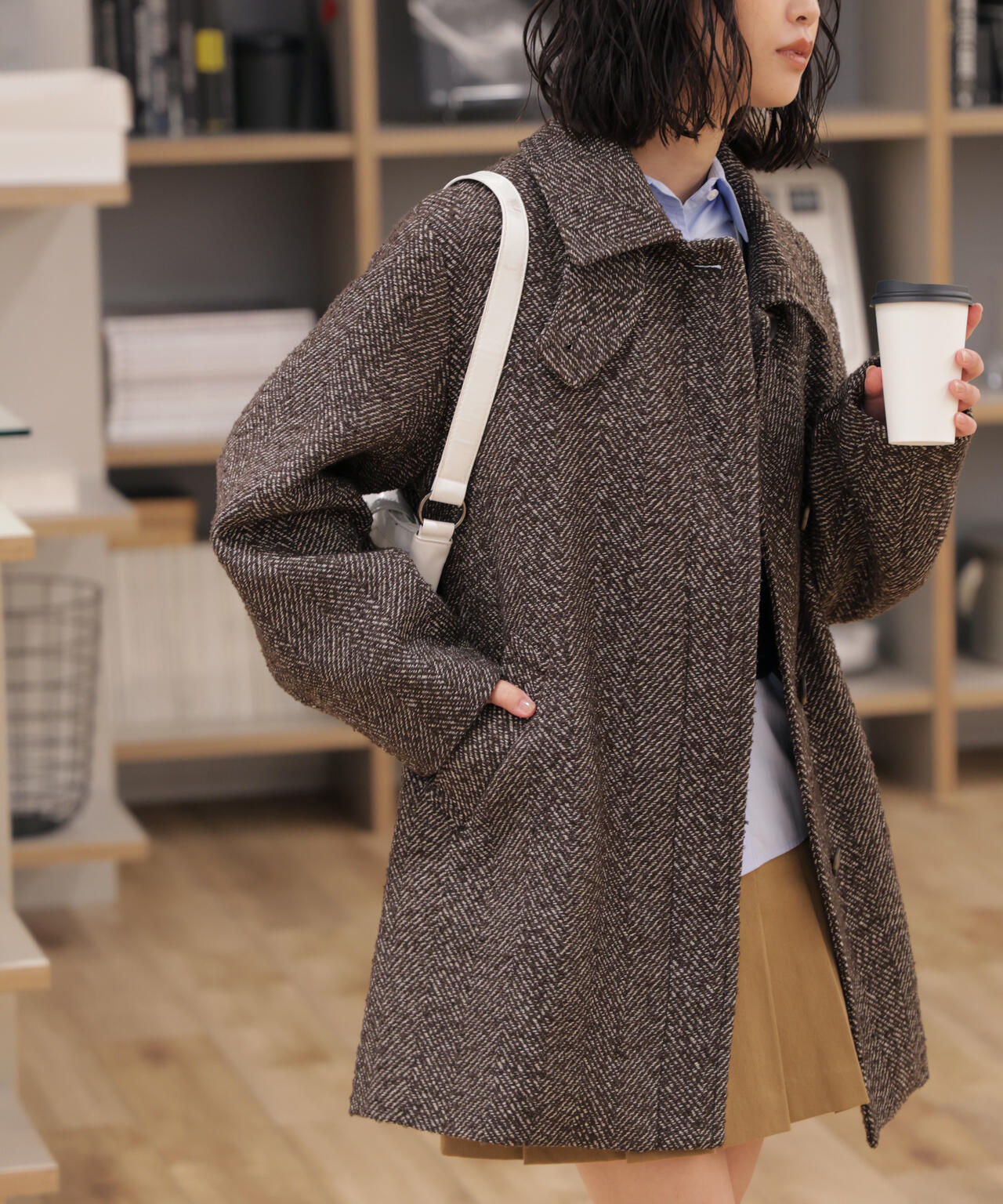 スタンドカラーミドル丈ツイードコート