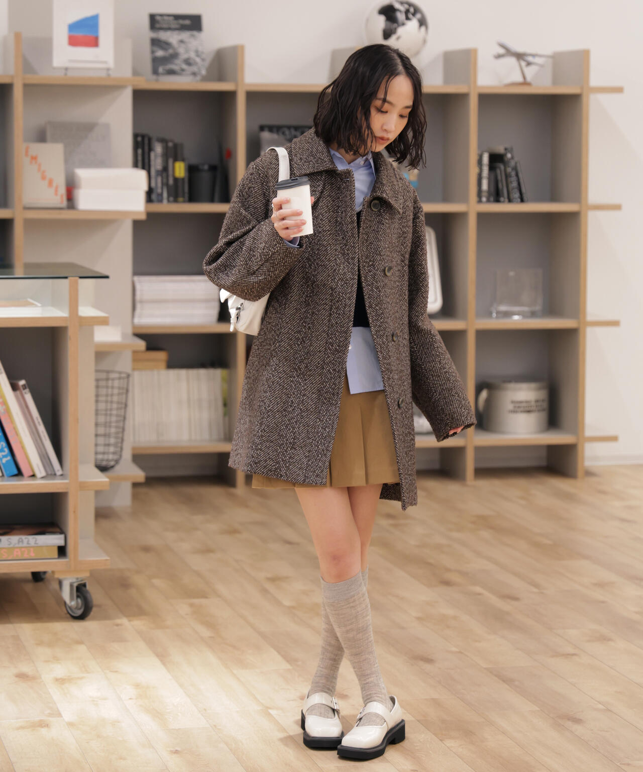 スタンドカラーミドル丈ツイードコート