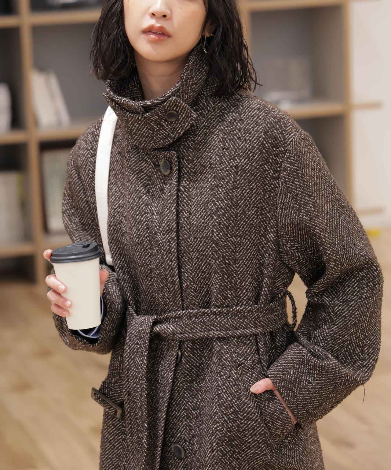 スタンドカラーミドル丈ツイードコート