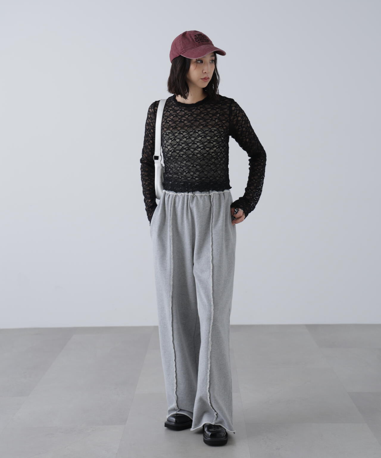 ショート丈レーストップス