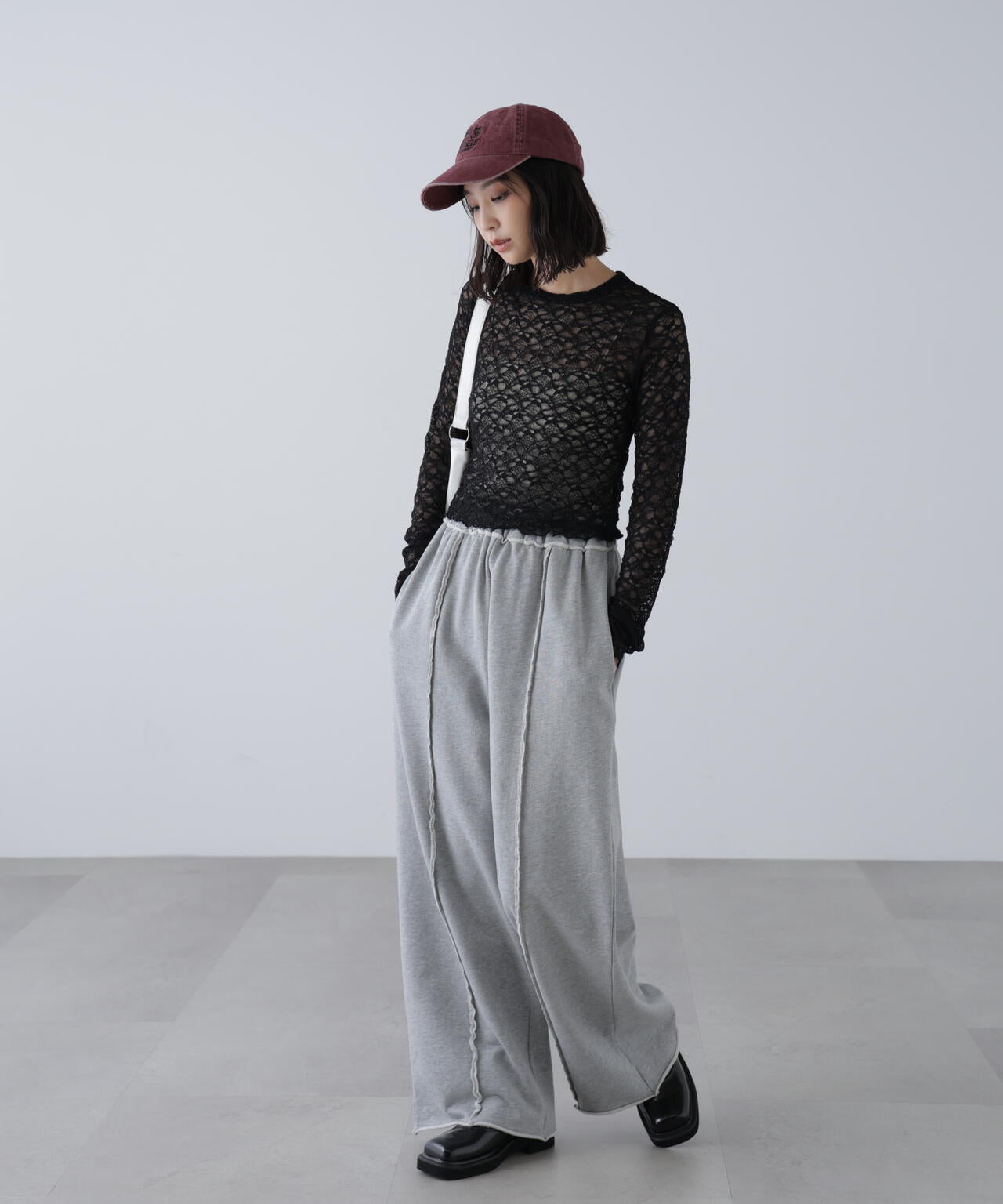 ショート丈レーストップス