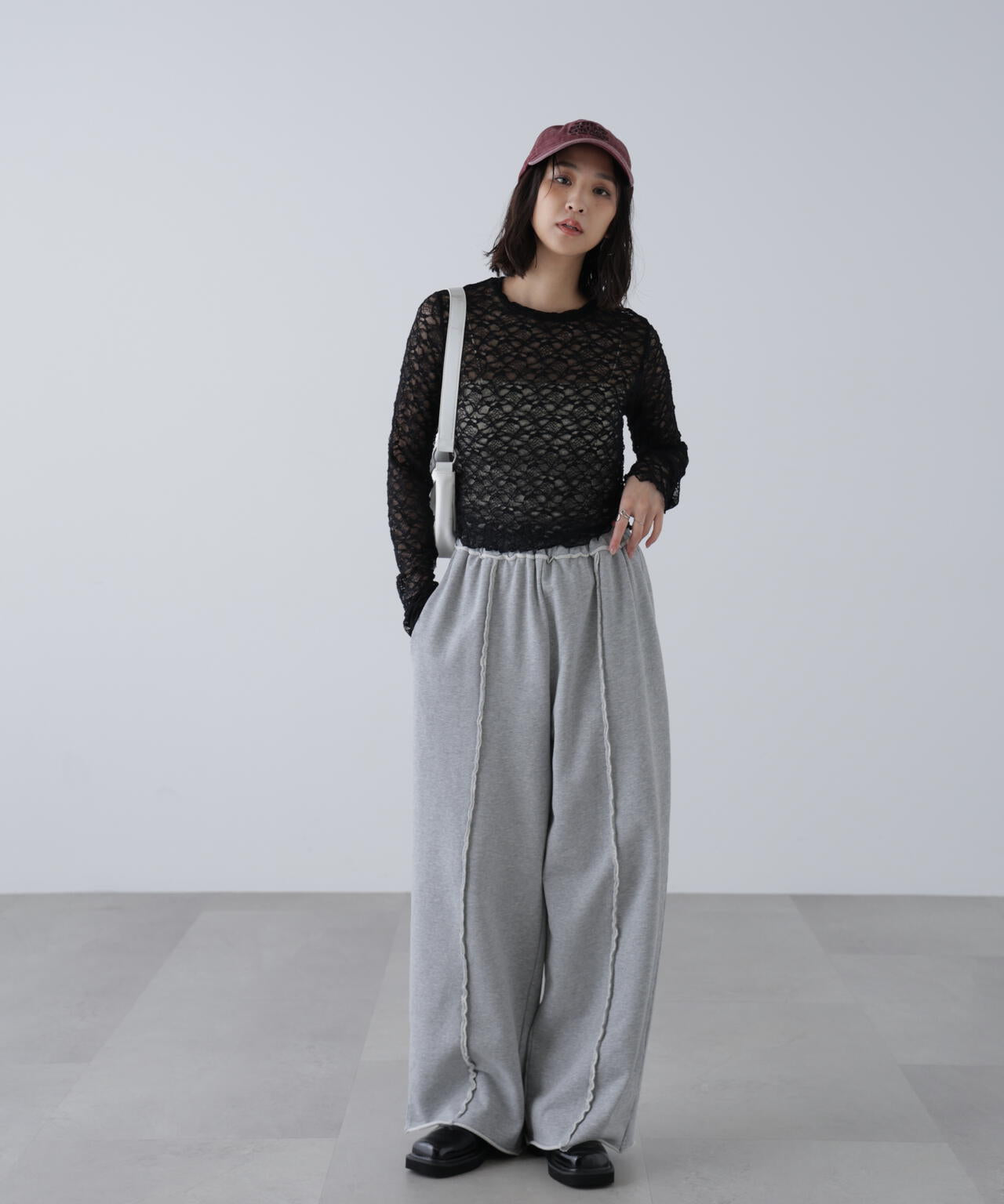 ショート丈レーストップス