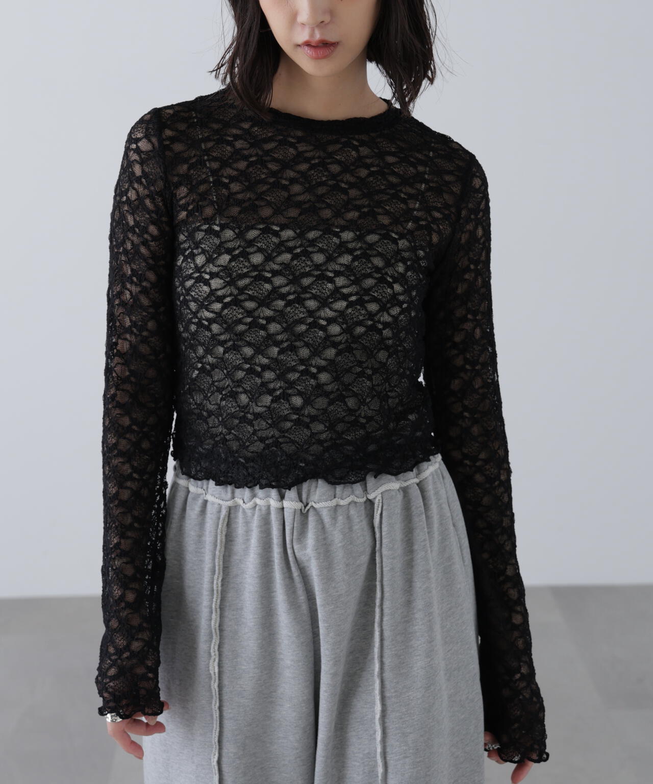 ショート丈レーストップス