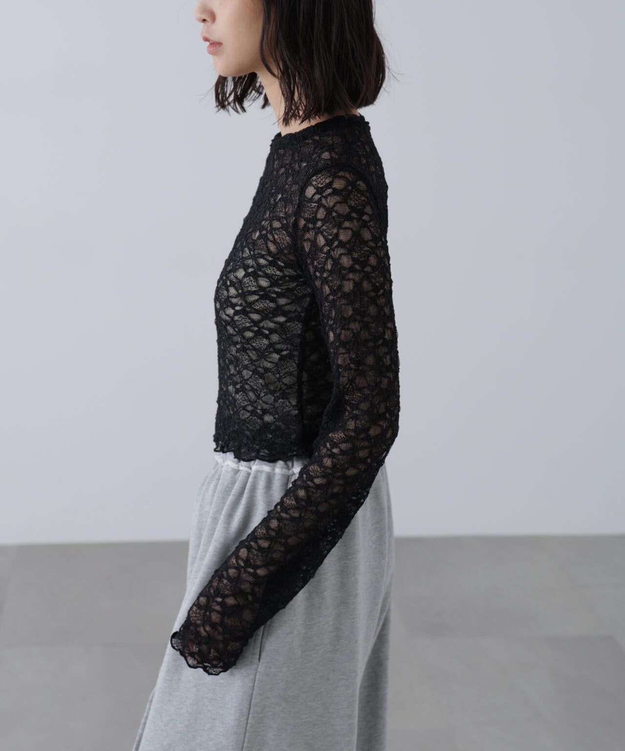 ショート丈レーストップス