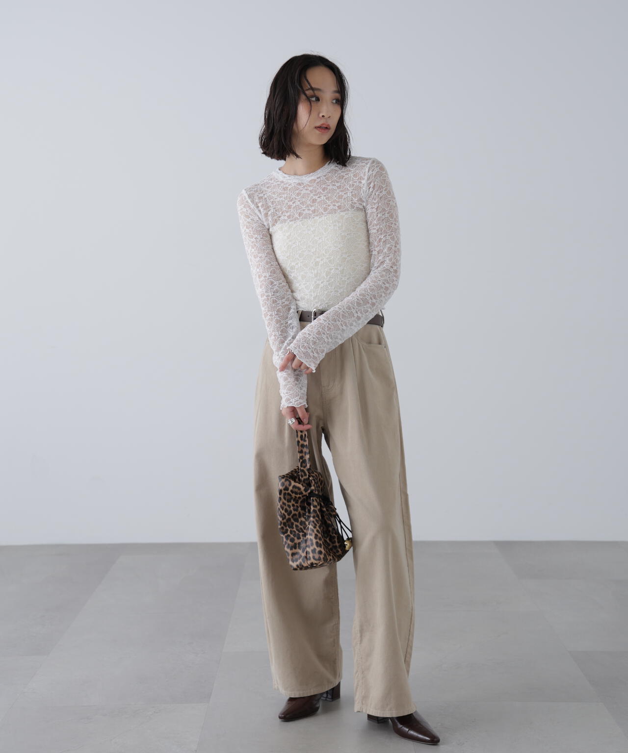 ショート丈レーストップス