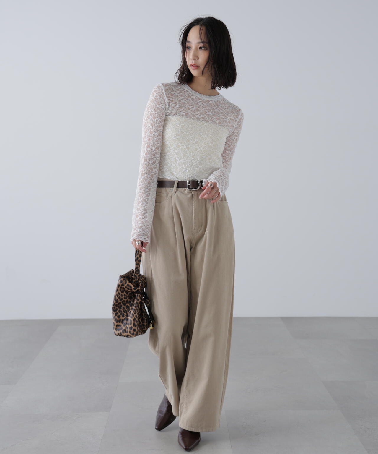 ショート丈レーストップス