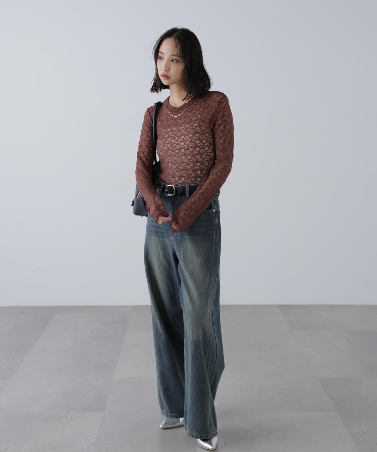 ショート丈レーストップス