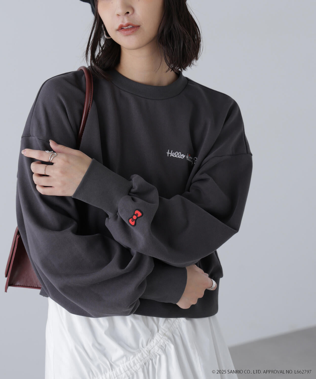 【HELLO KITTY】サンリオキャラクターズコラボ SHORT SWEAT ショートスウェット 胸LOGO×袖RIBBON