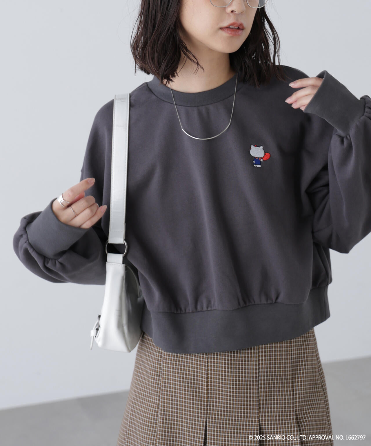 【HELLO KITTY】サンリオキャラクターズコラボ SHORT SWEAT ショートスウェット 胸KITTY×背面LOGO