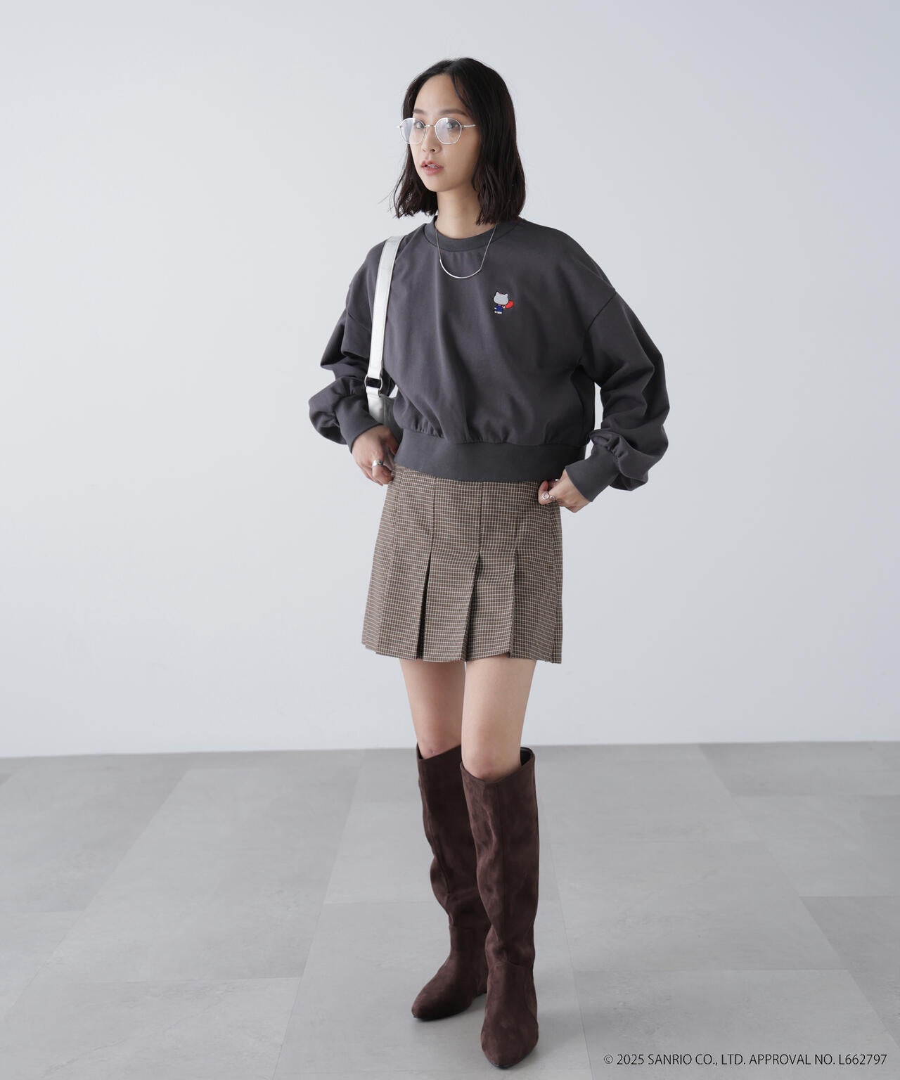 【HELLO KITTY】サンリオキャラクターズコラボ SHORT SWEAT ショートスウェット 胸KITTY×背面LOGO