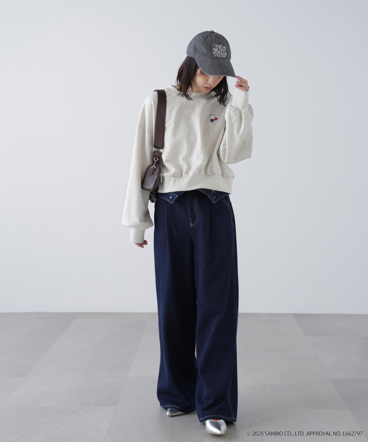 【HELLO KITTY】サンリオキャラクターズコラボ SHORT SWEAT ショートスウェット 胸KITTY×背面LOGO