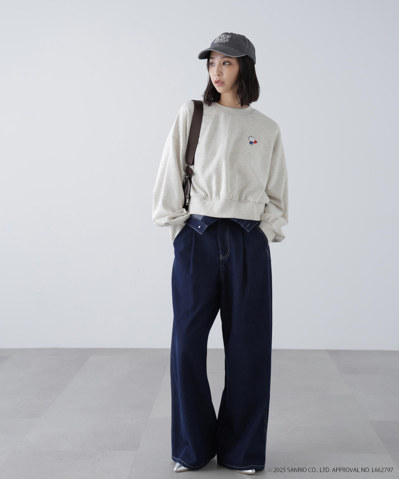 【HELLO KITTY】サンリオキャラクターズコラボ SHORT SWEAT ショートスウェット 胸KITTY×背面LOGO