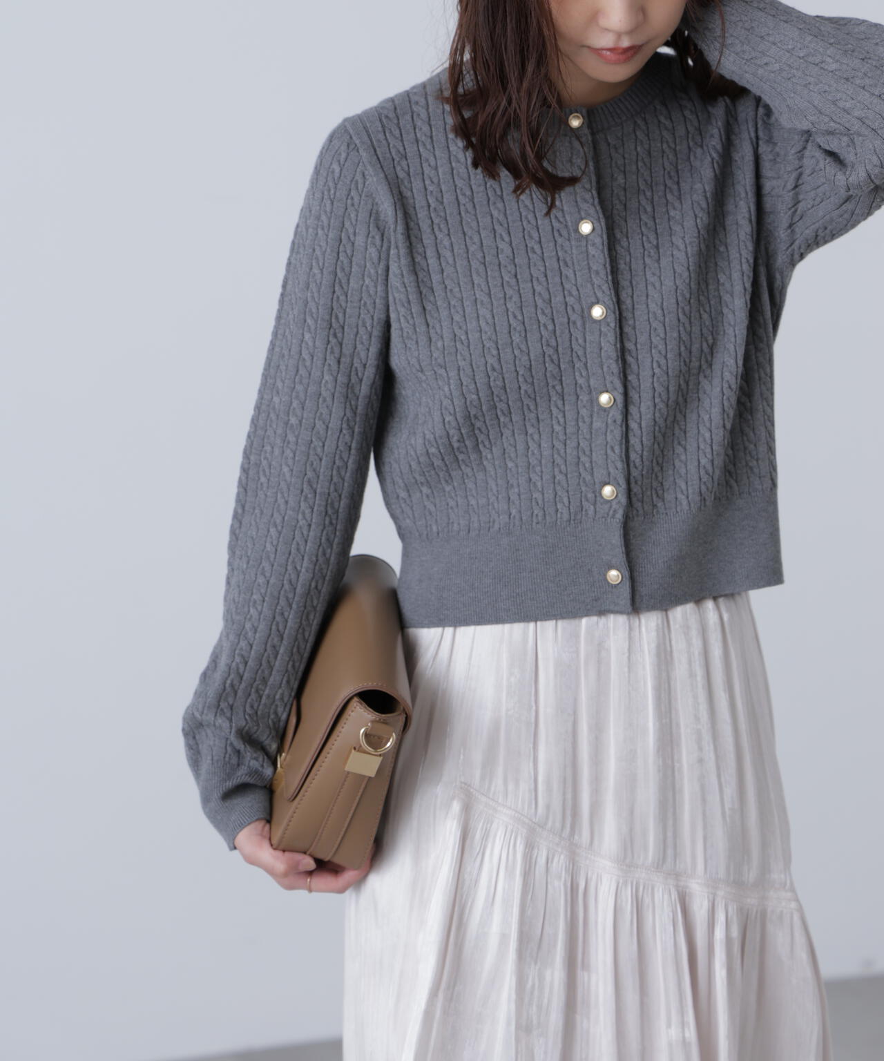 金ボタンミニケーブルカーディガン
