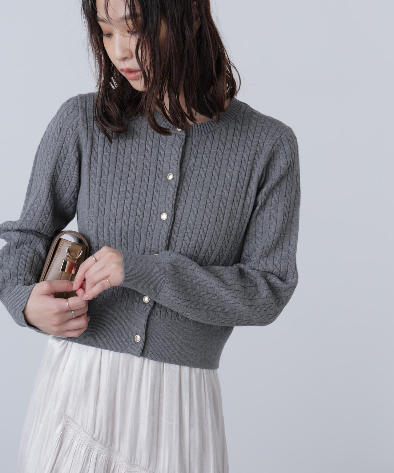 金ボタンミニケーブルカーディガン