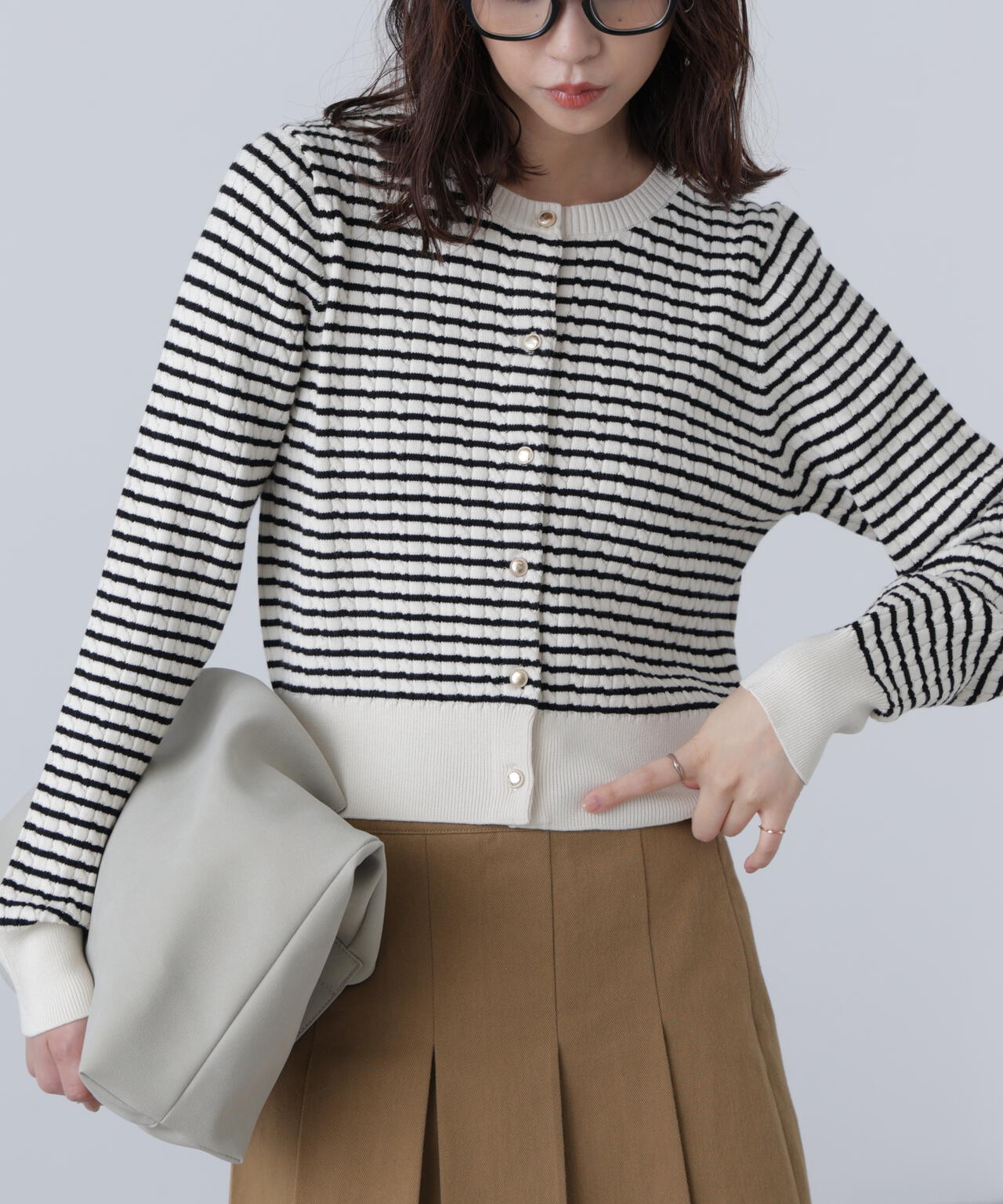 金ボタンミニケーブルカーディガン