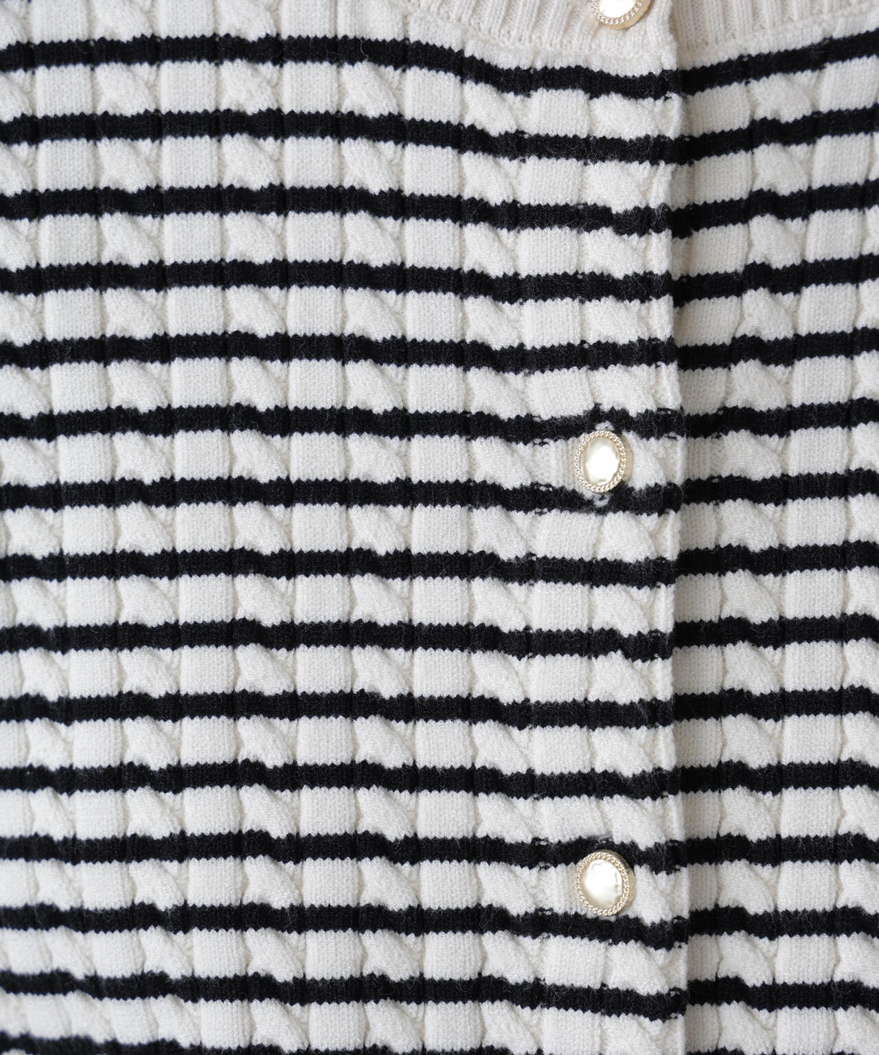 金ボタンミニケーブルカーディガン