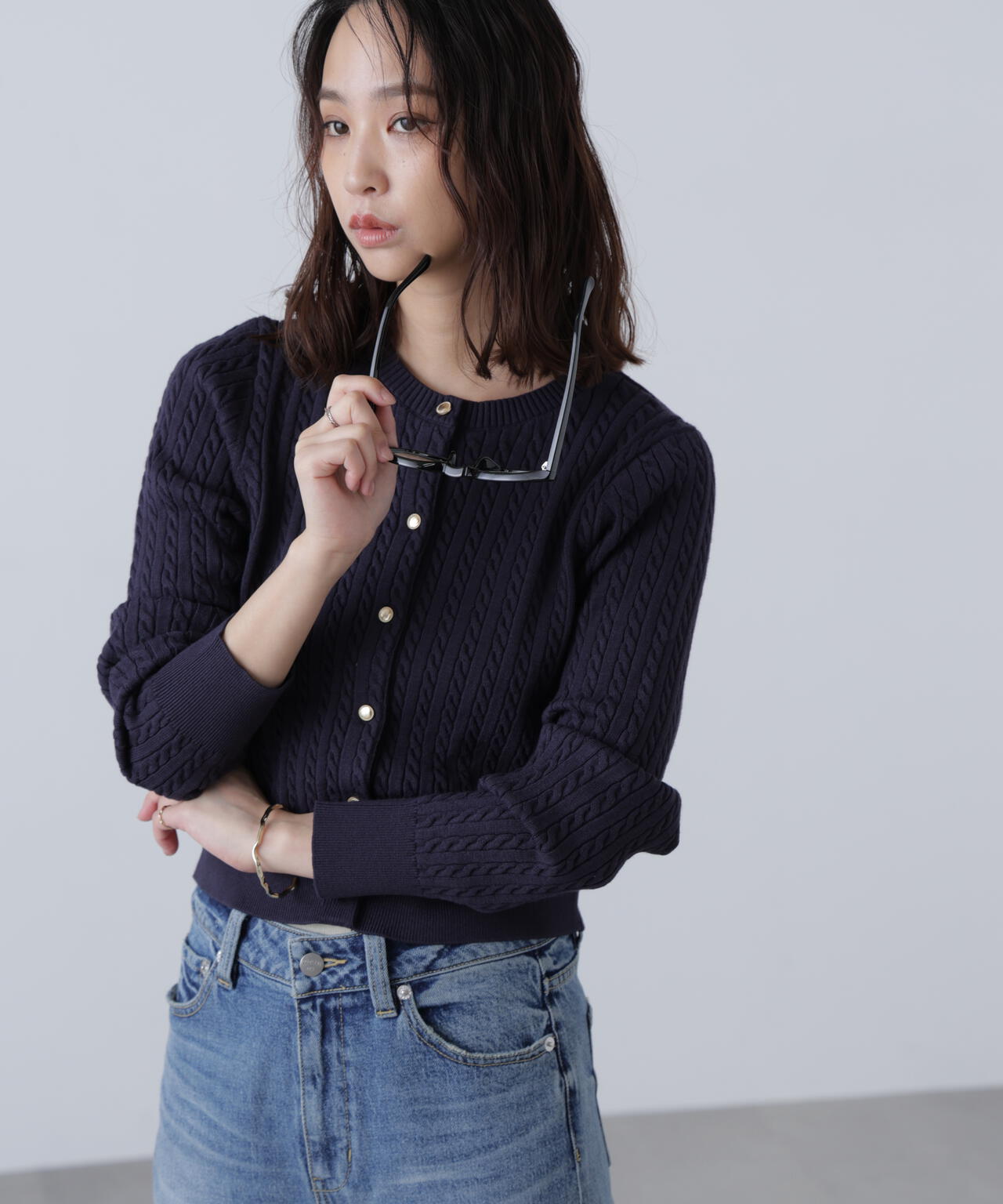 金ボタンミニケーブルカーディガン