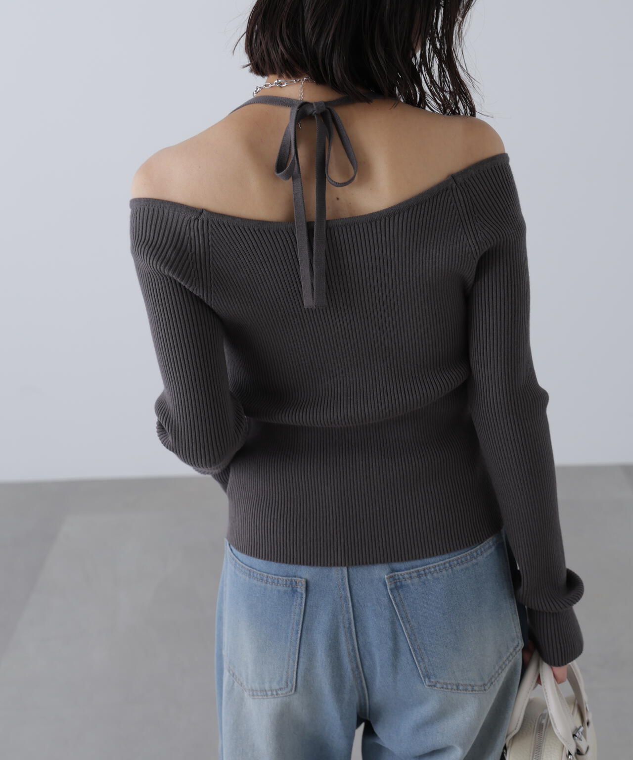 ジップアップオフショルダーリブニット