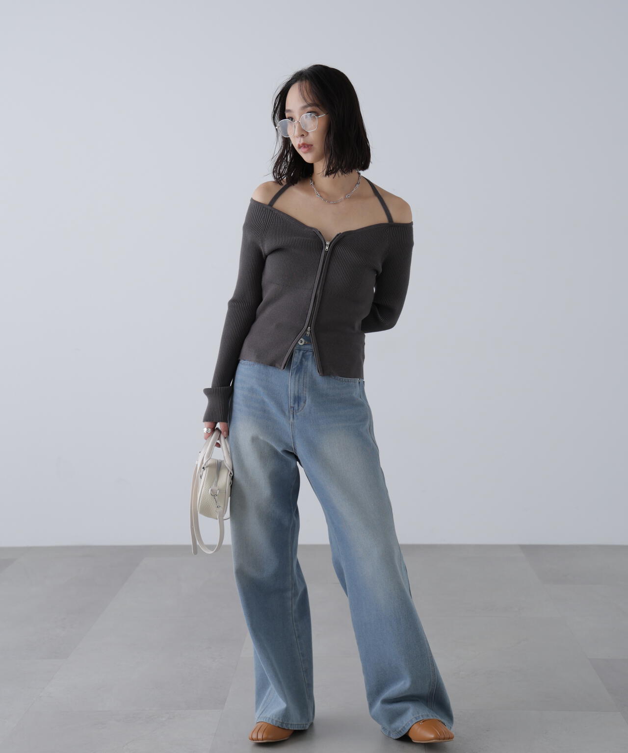 ジップアップオフショルダーリブニット