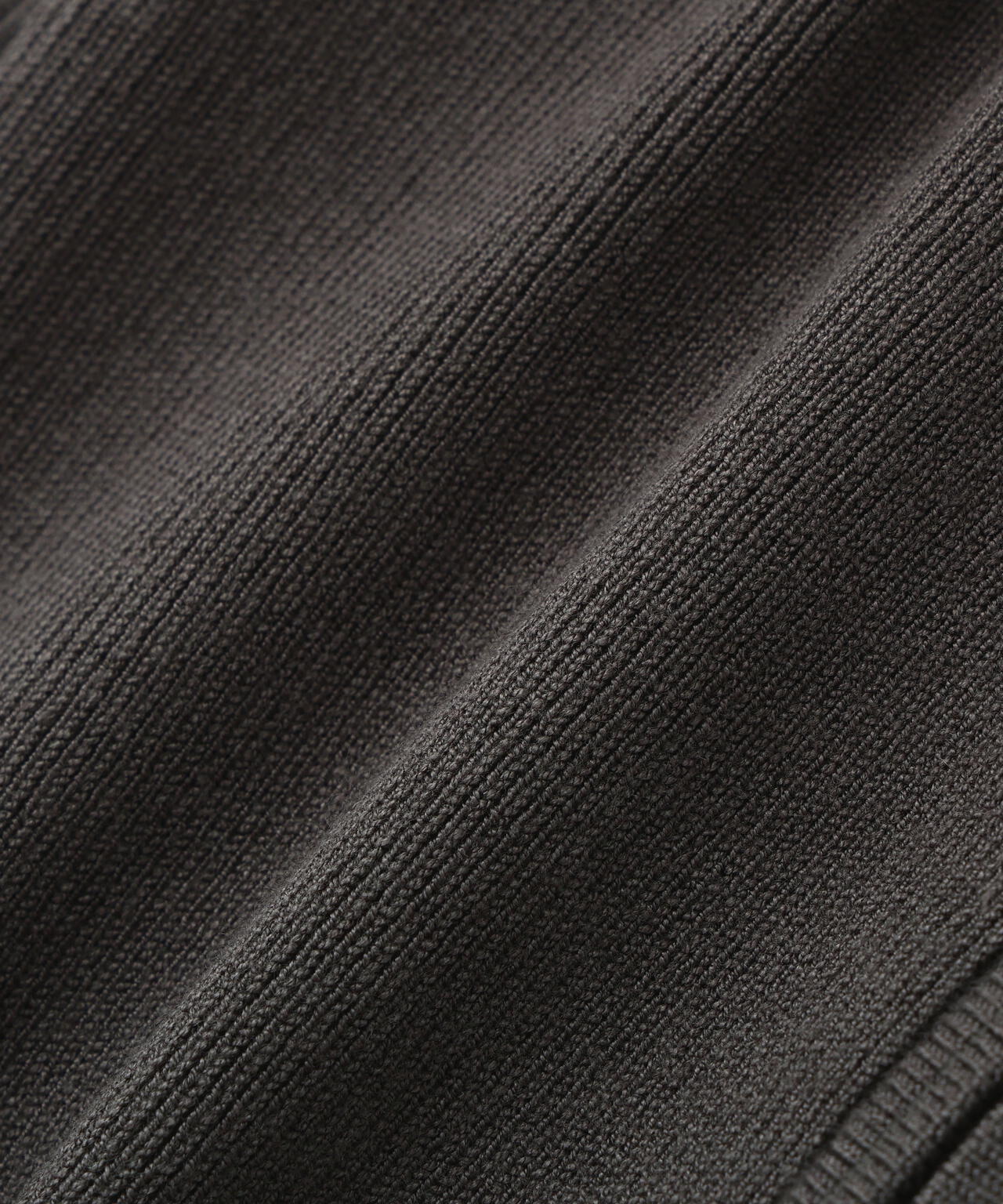 ジップアップオフショルダーリブニット