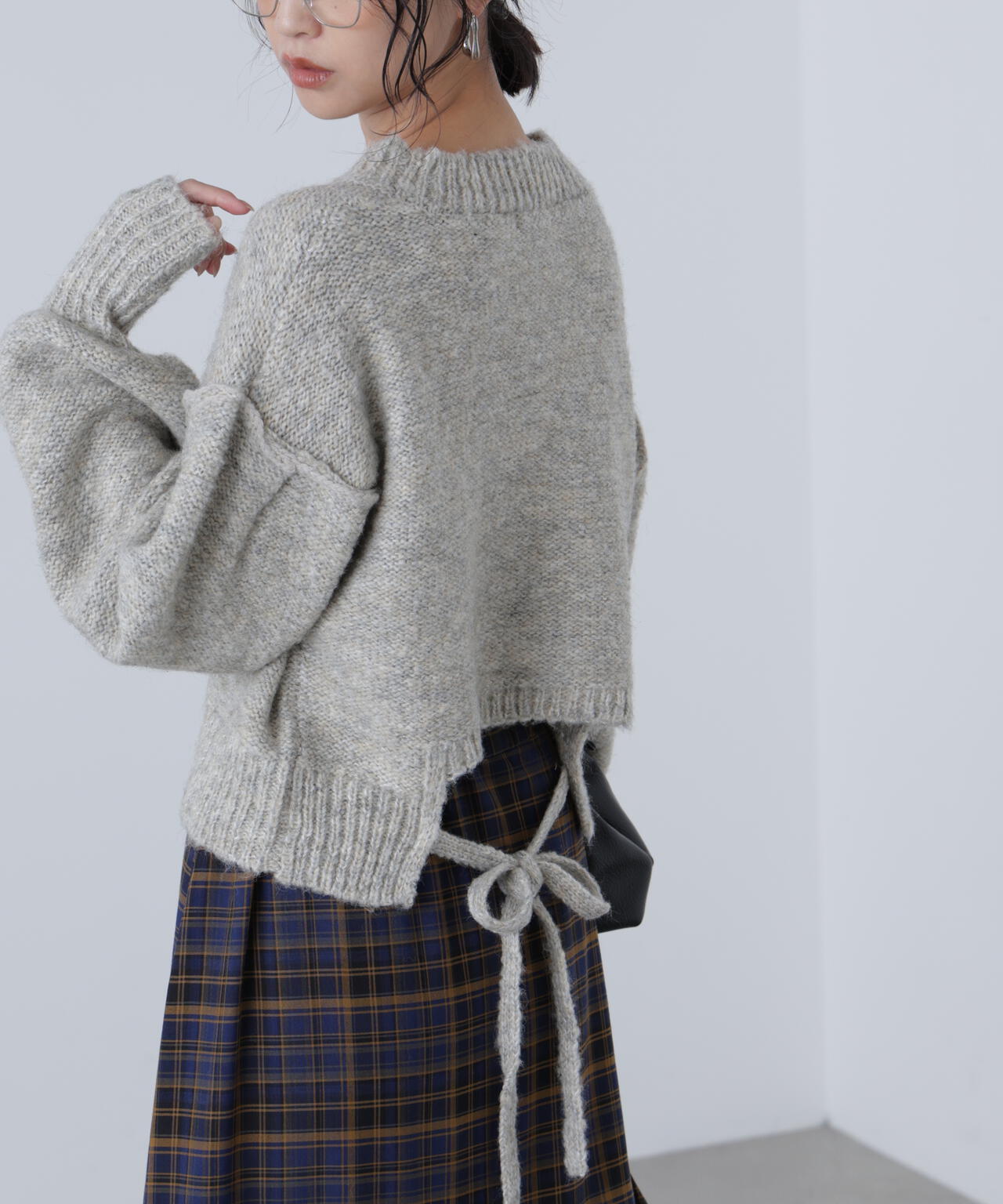 バックリボンショート丈ニット