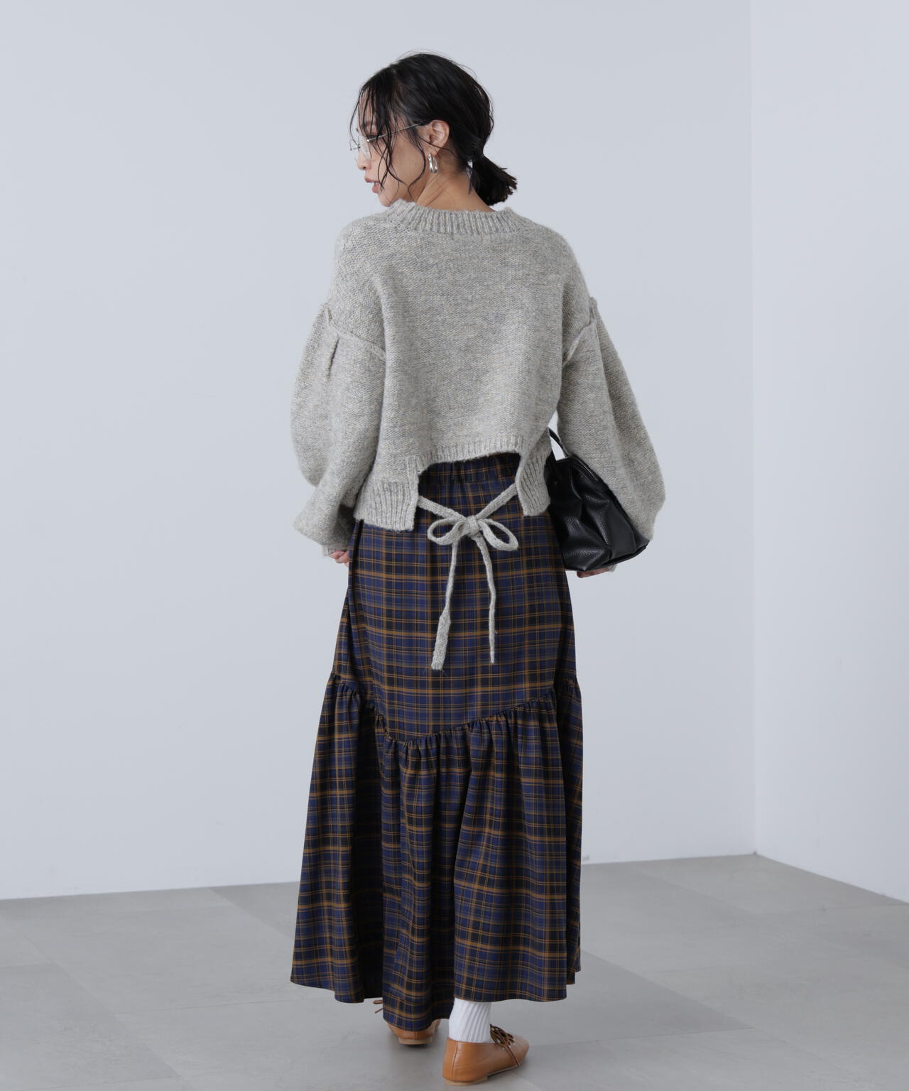 バックリボンショート丈ニット