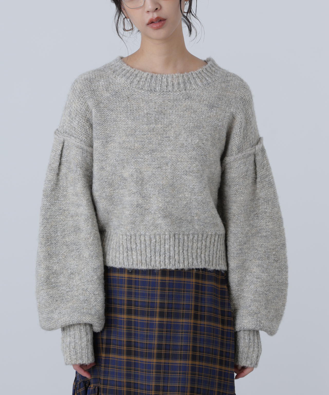 バックリボンショート丈ニット