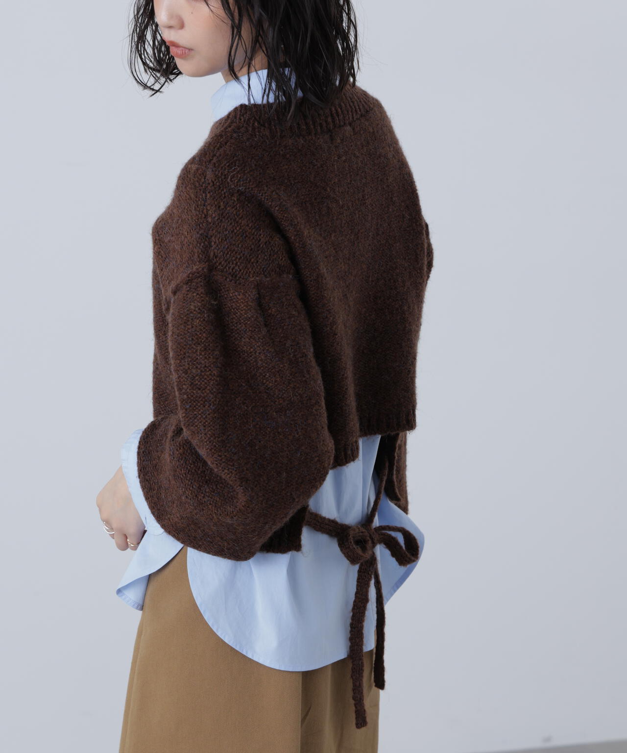 バックリボンショート丈ニット