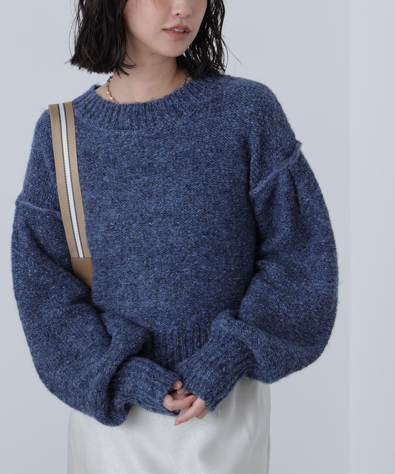 バックリボンショート丈ニット