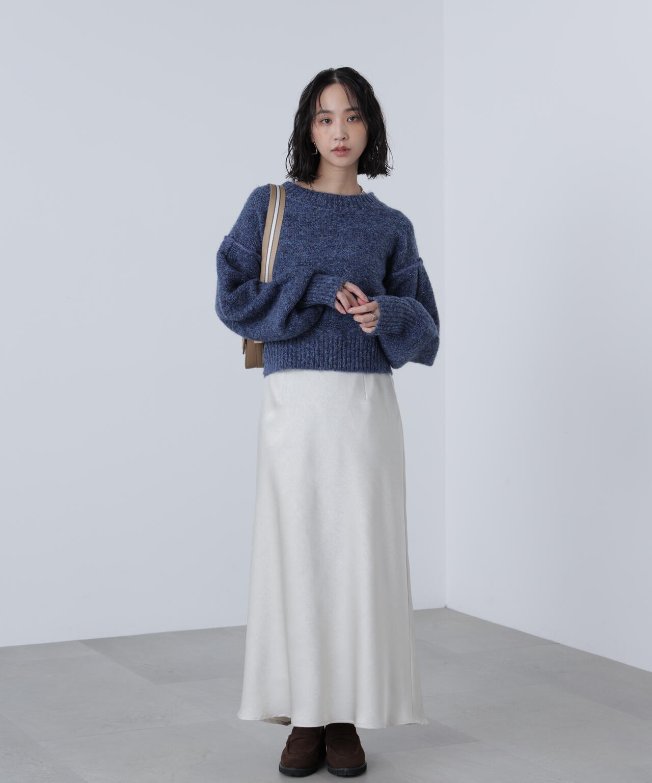 バックリボンショート丈ニット