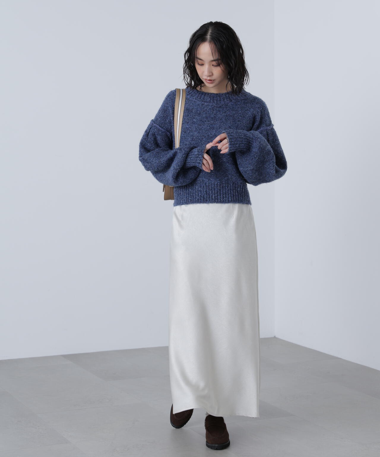 バックリボンショート丈ニット