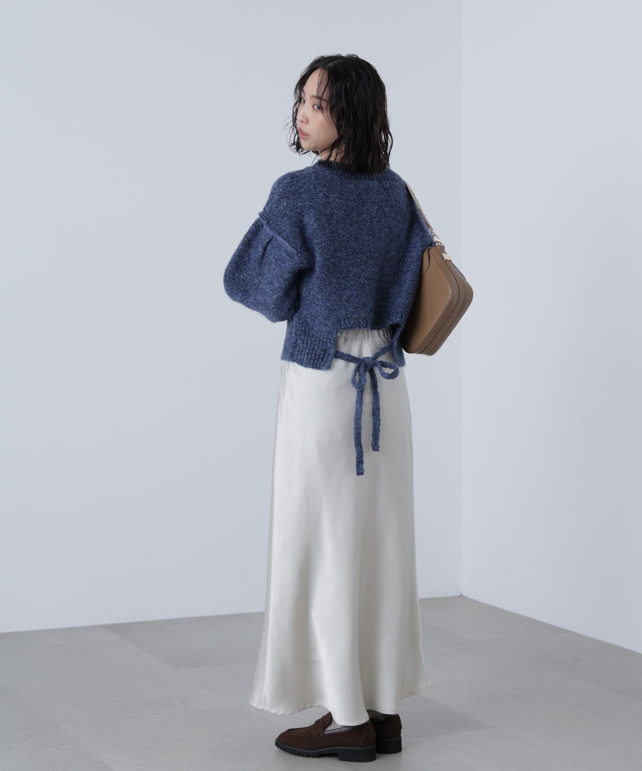 バックリボンショート丈ニット