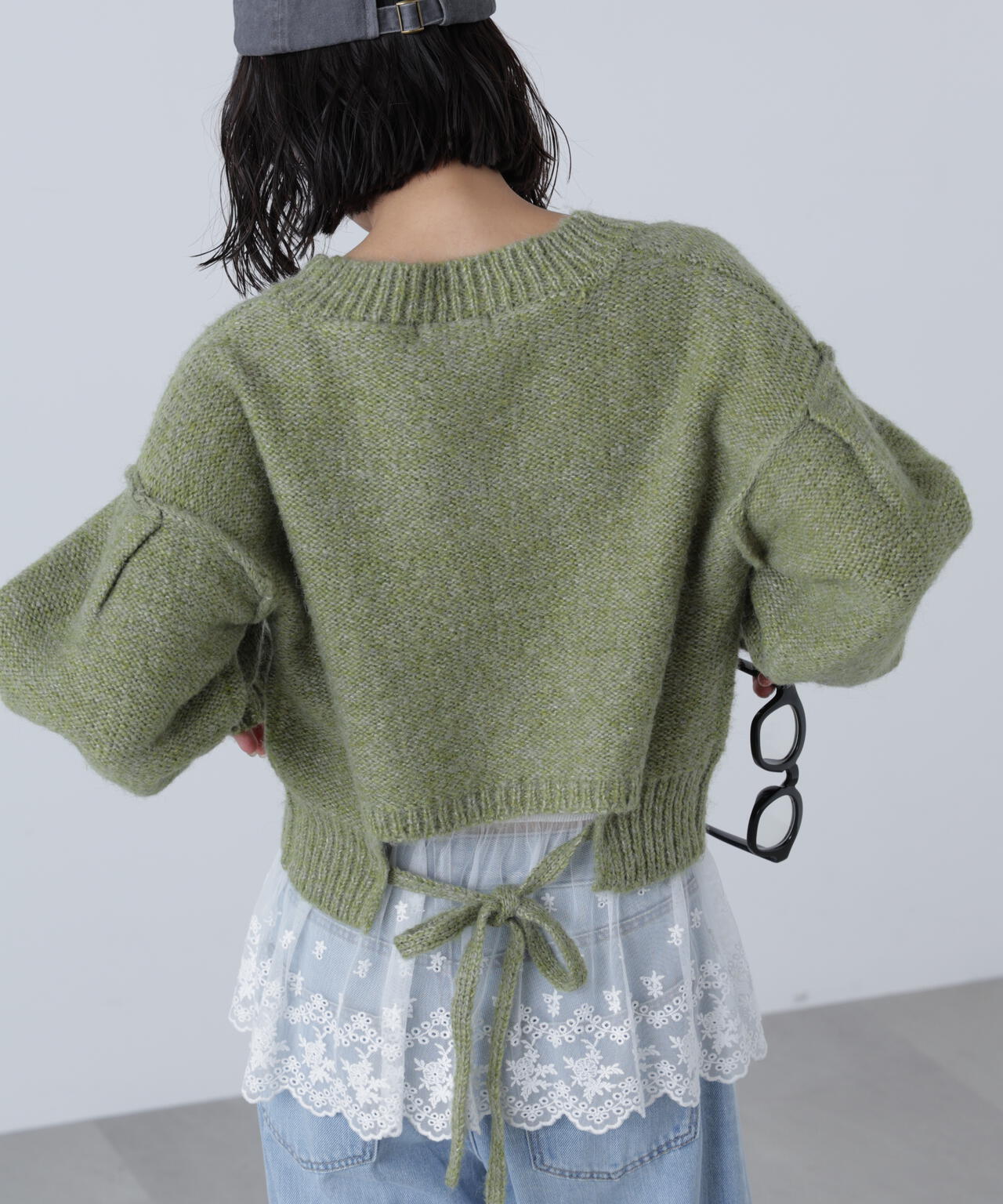 バックリボンショート丈ニット