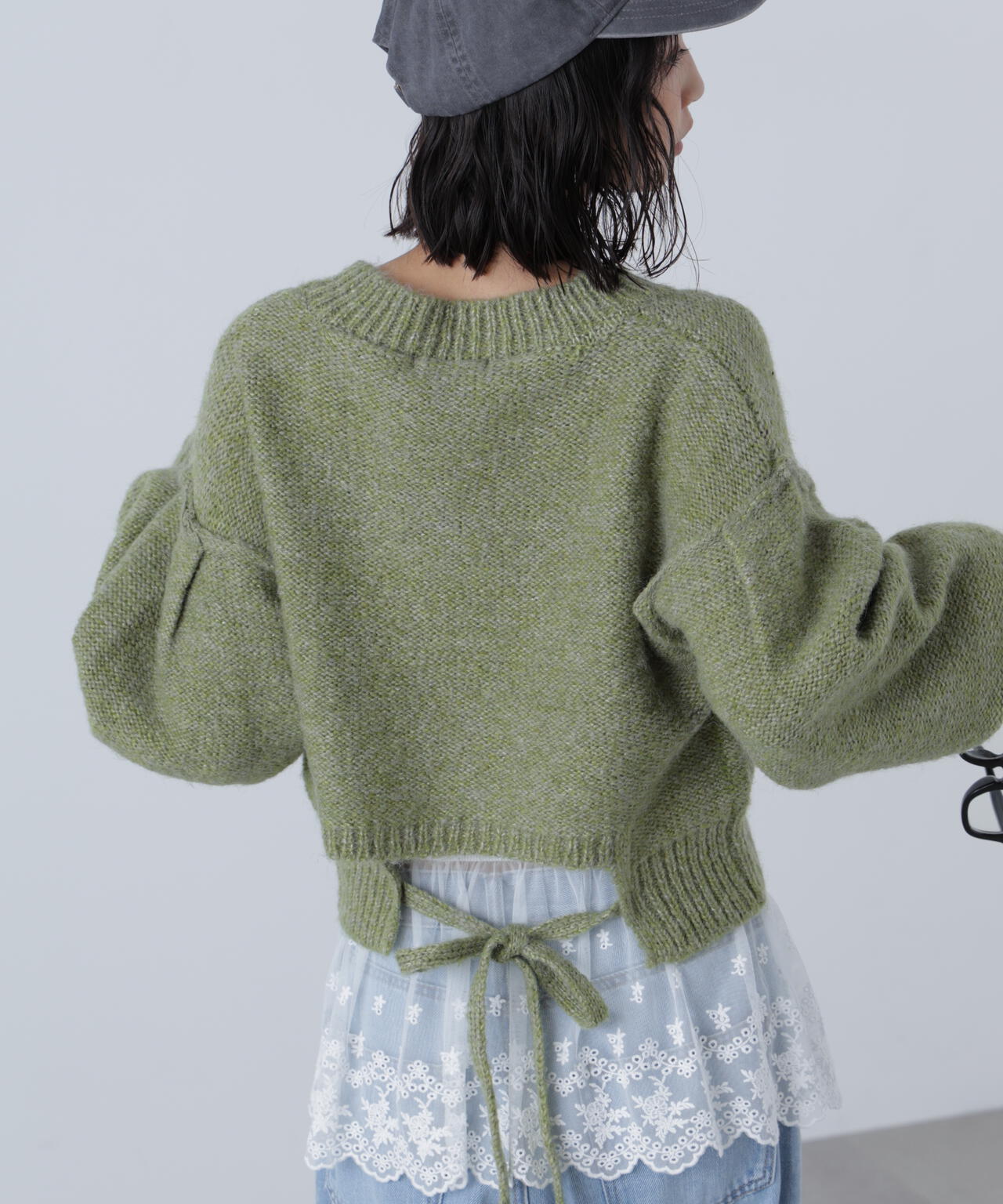 バックリボンショート丈ニット