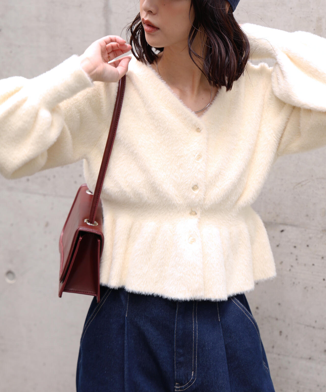 ショートシャギーペプラムニットカーディガン