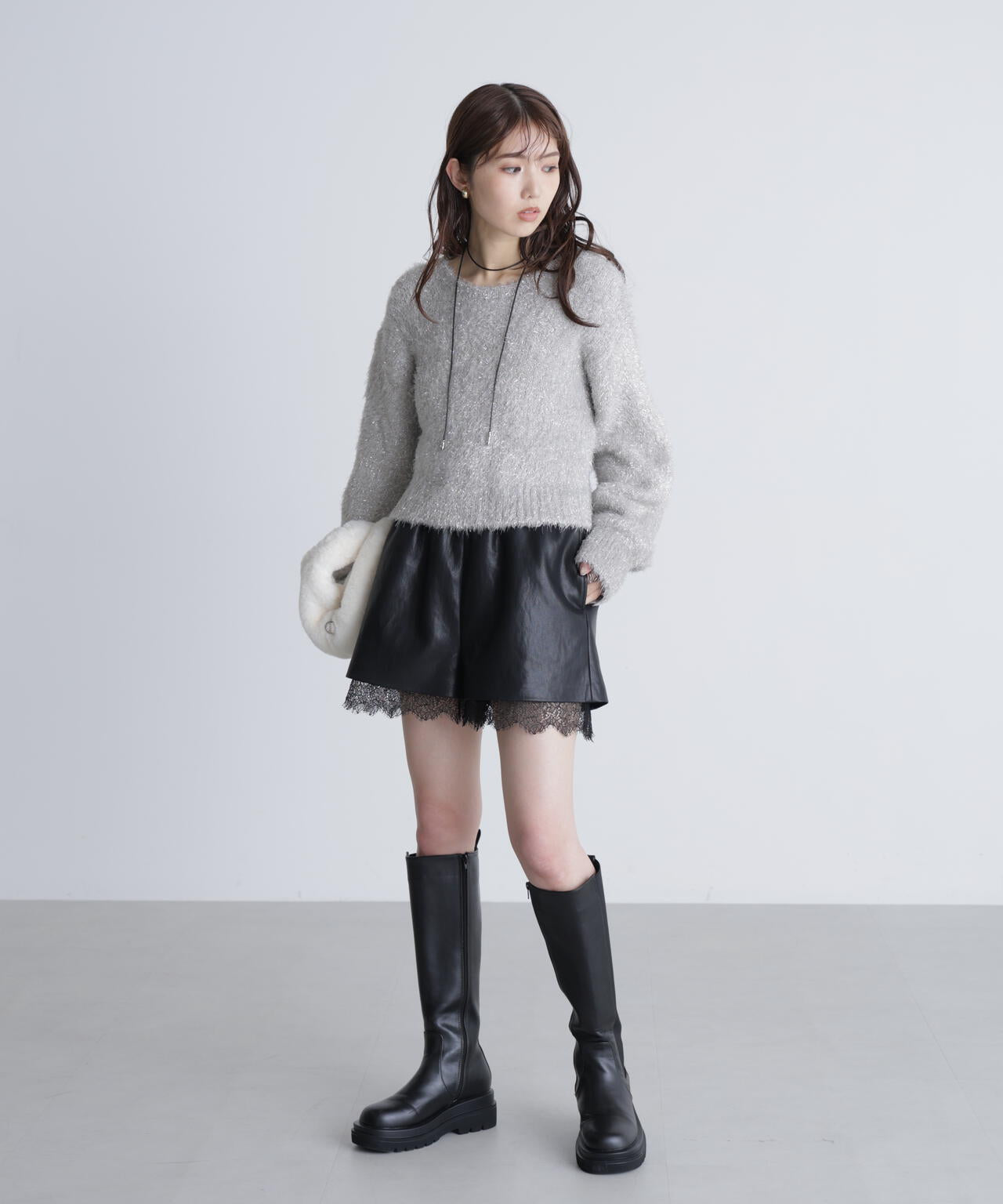 ラメフェザープルオーバーニット