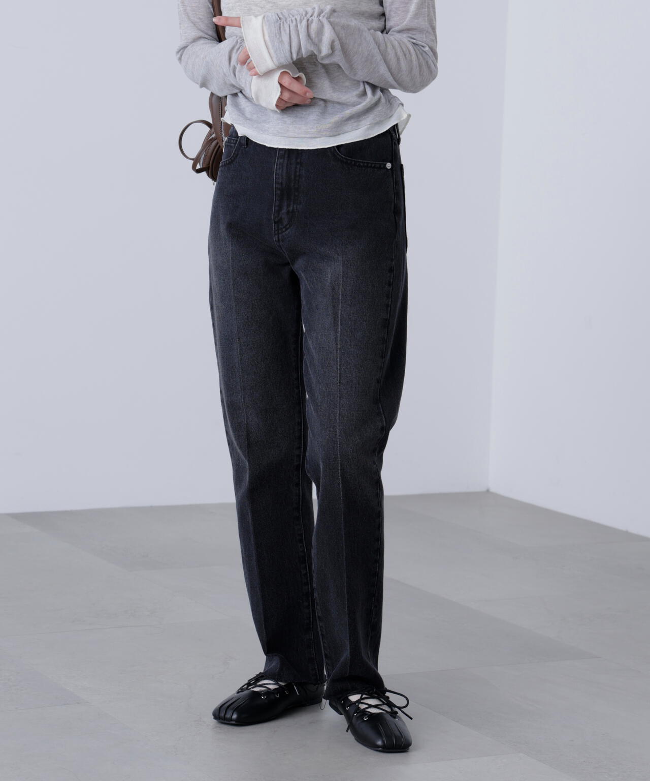 センタープレススリムストレートデニムパンツ