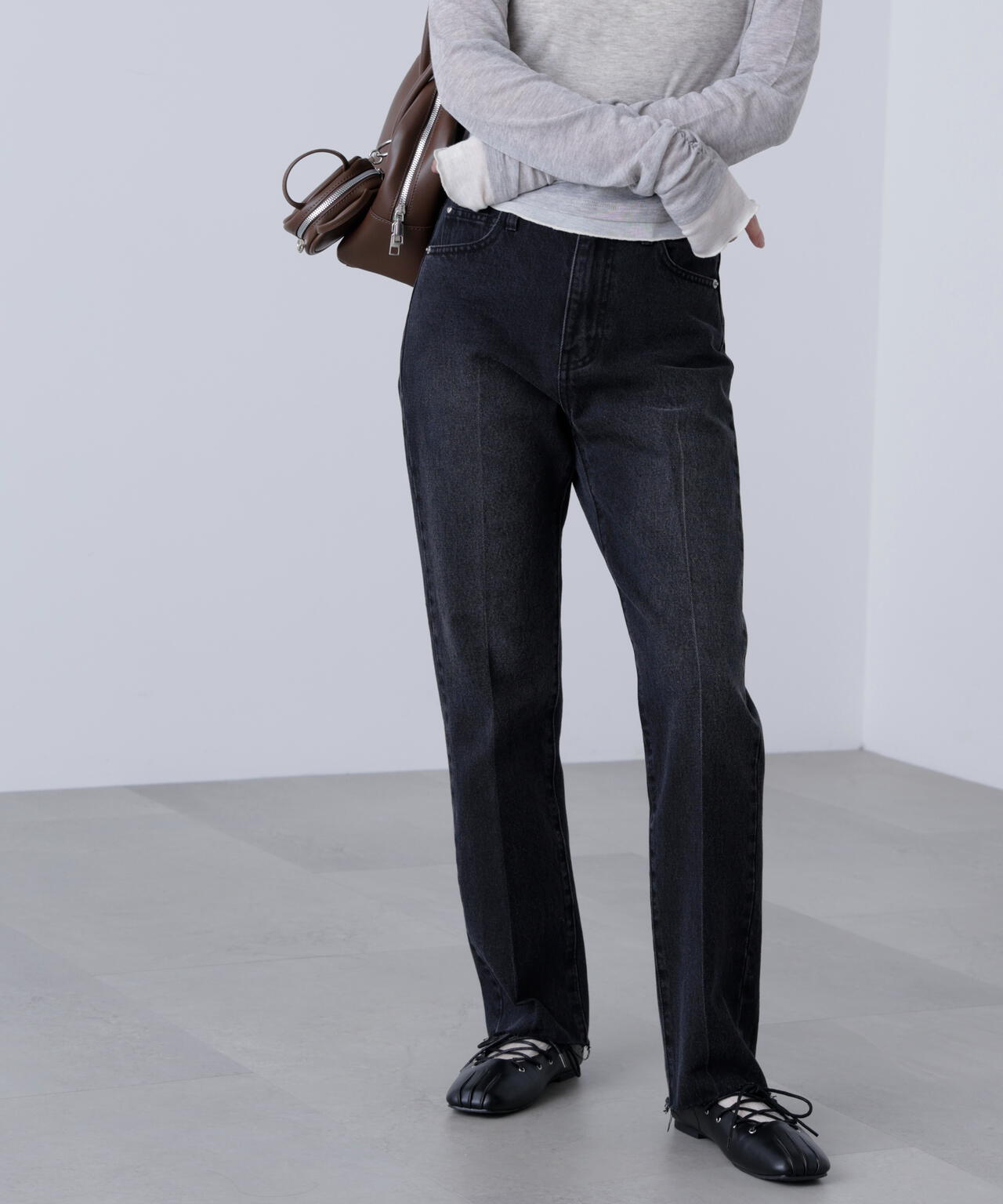 センタープレススリムストレートデニムパンツ