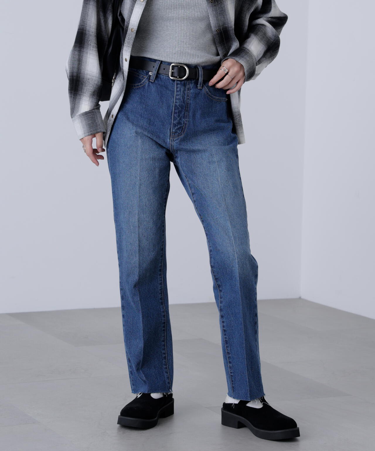 苺　0628 センタープレススリムストレートデニムパンツ | FREE'S MART