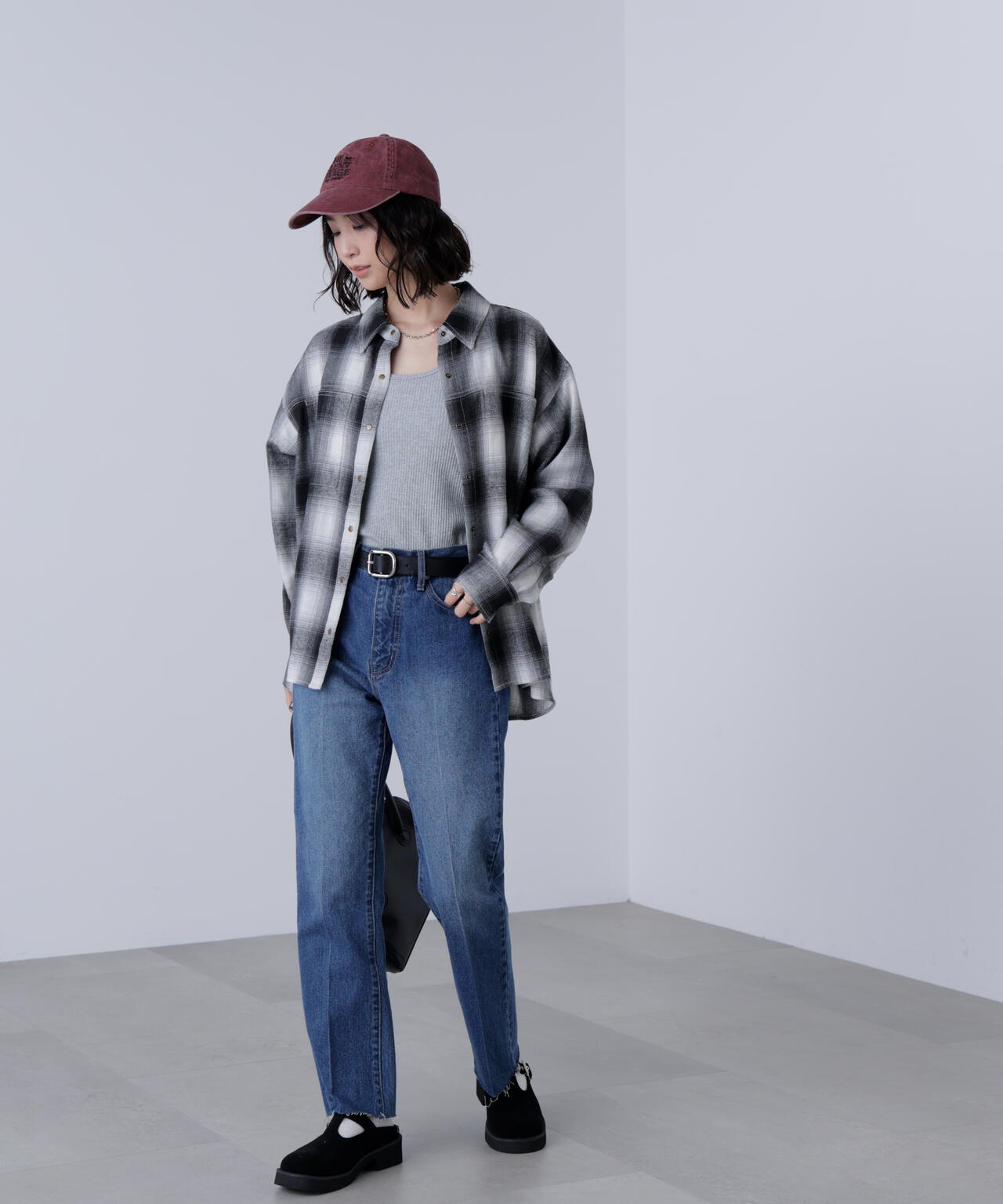 センタープレススリムストレートデニムパンツ