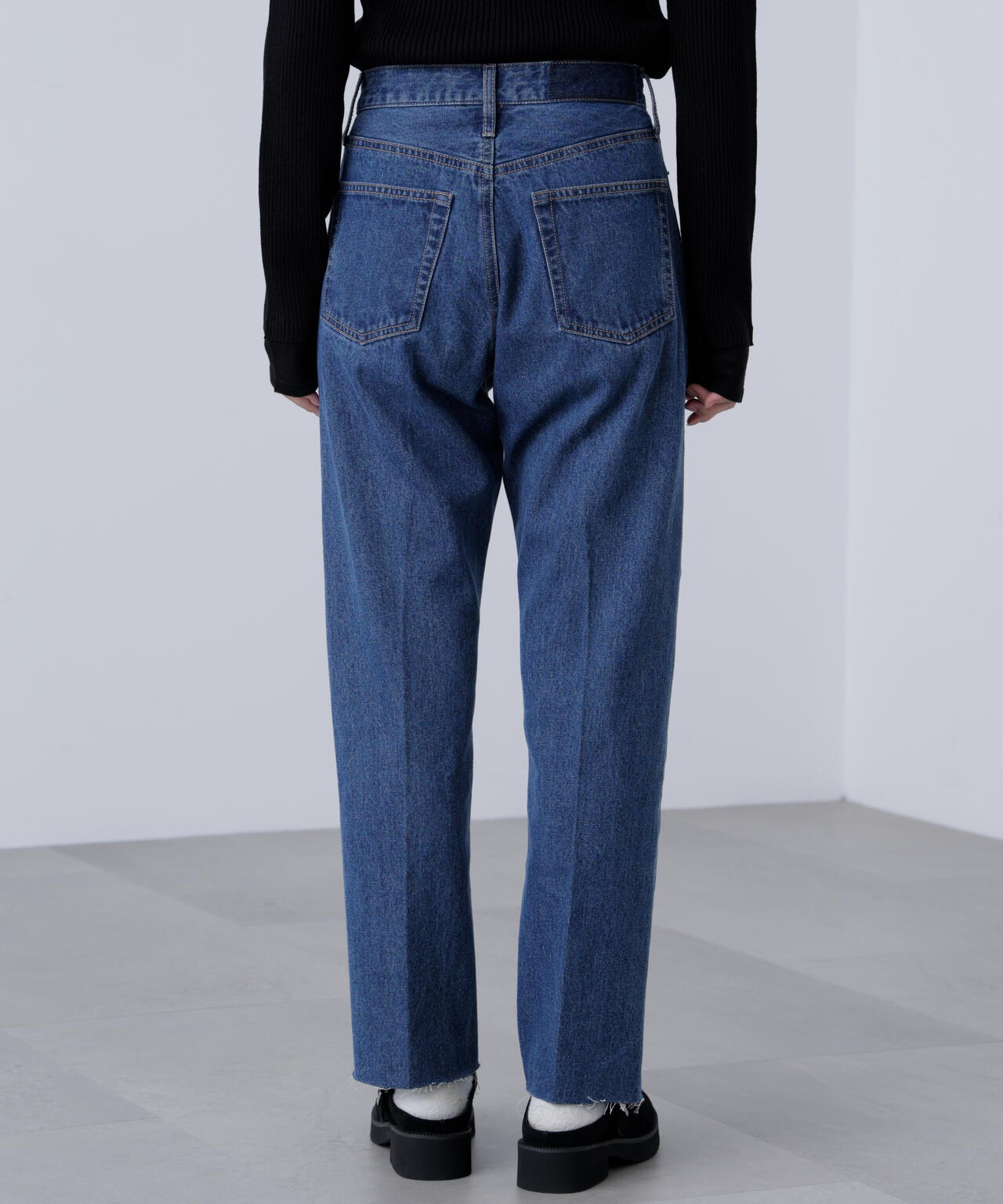 センタープレススリムストレートデニムパンツ | FREE'S MART