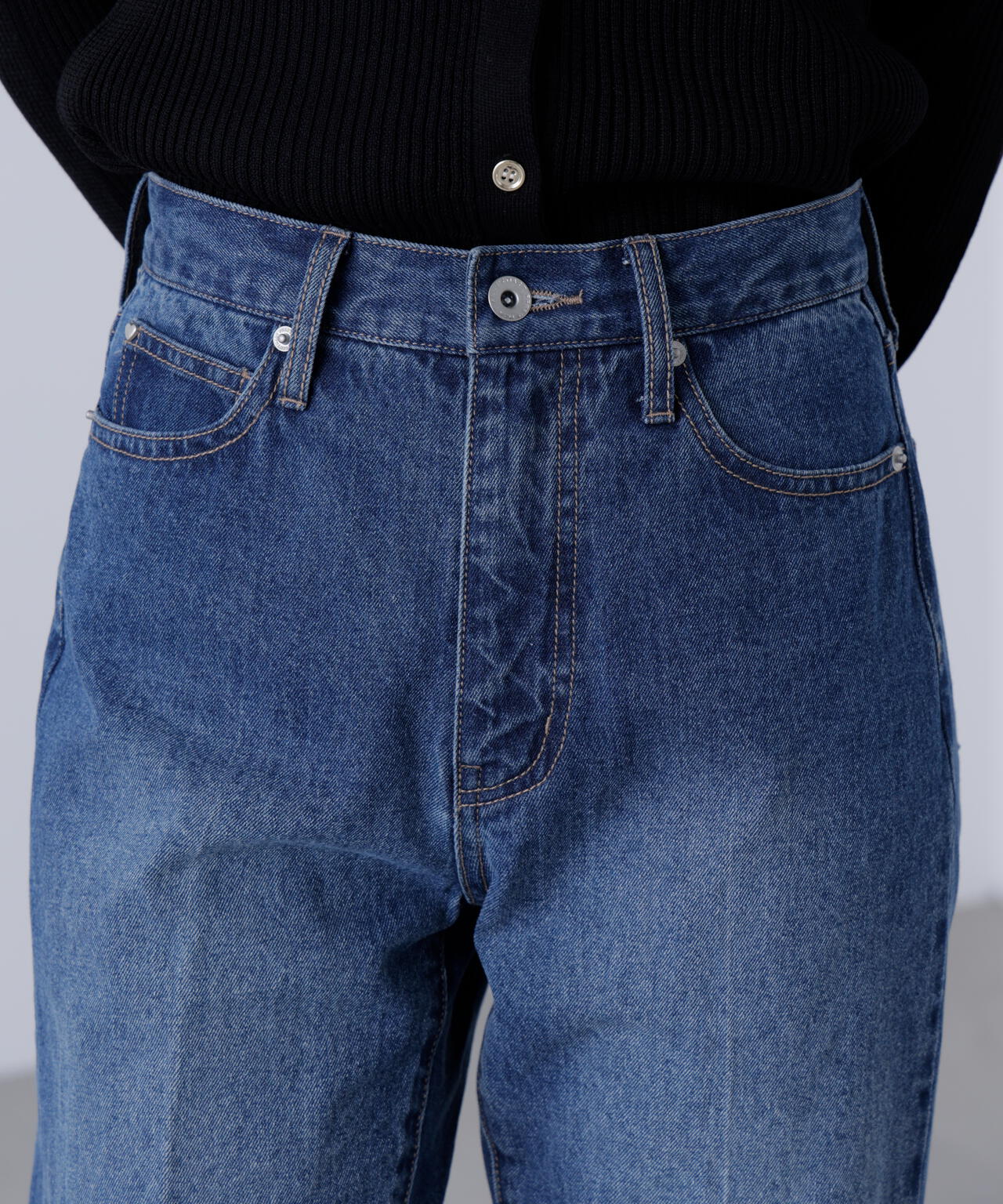 センタープレススリムストレートデニムパンツ