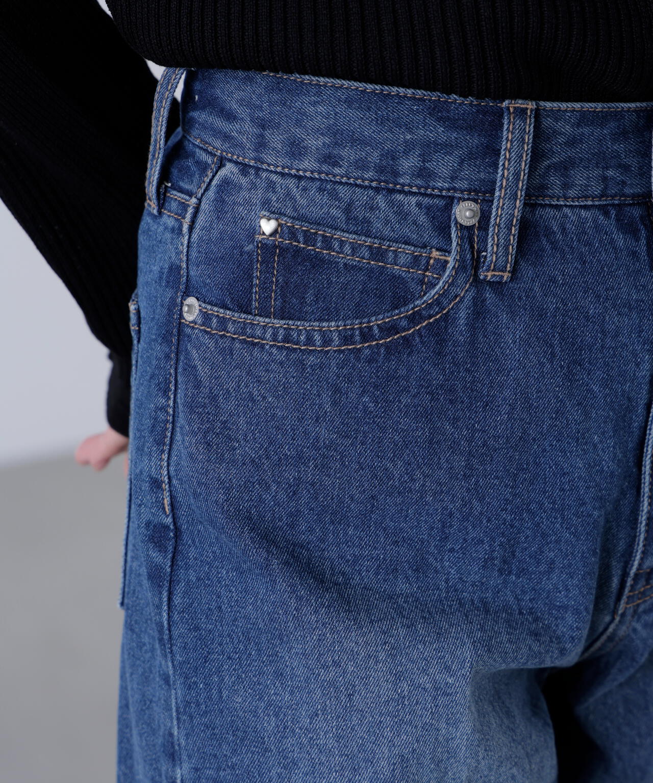 センタープレススリムストレートデニムパンツ