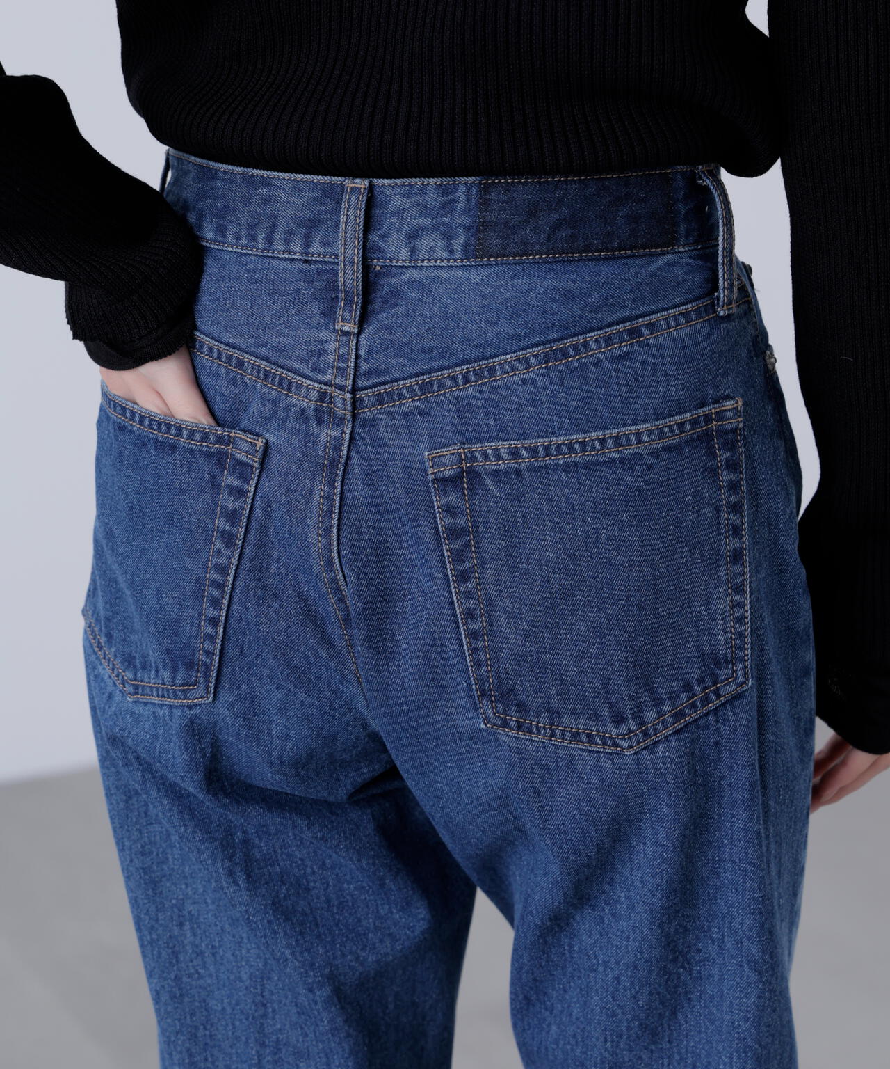 センタープレススリムストレートデニムパンツ