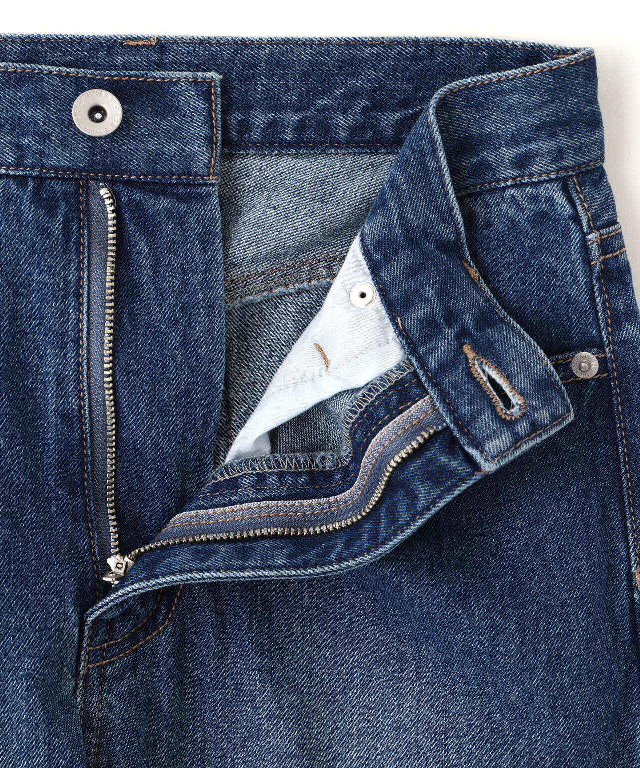 センタープレススリムストレートデニムパンツ